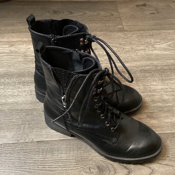 Used - Picture 2 of 3